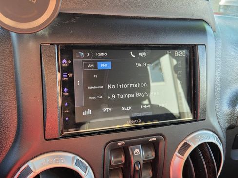 Used 2015 Jeep Wrangler Unlimited Sahara w/ Connectivity Group AWD/4WD image 20