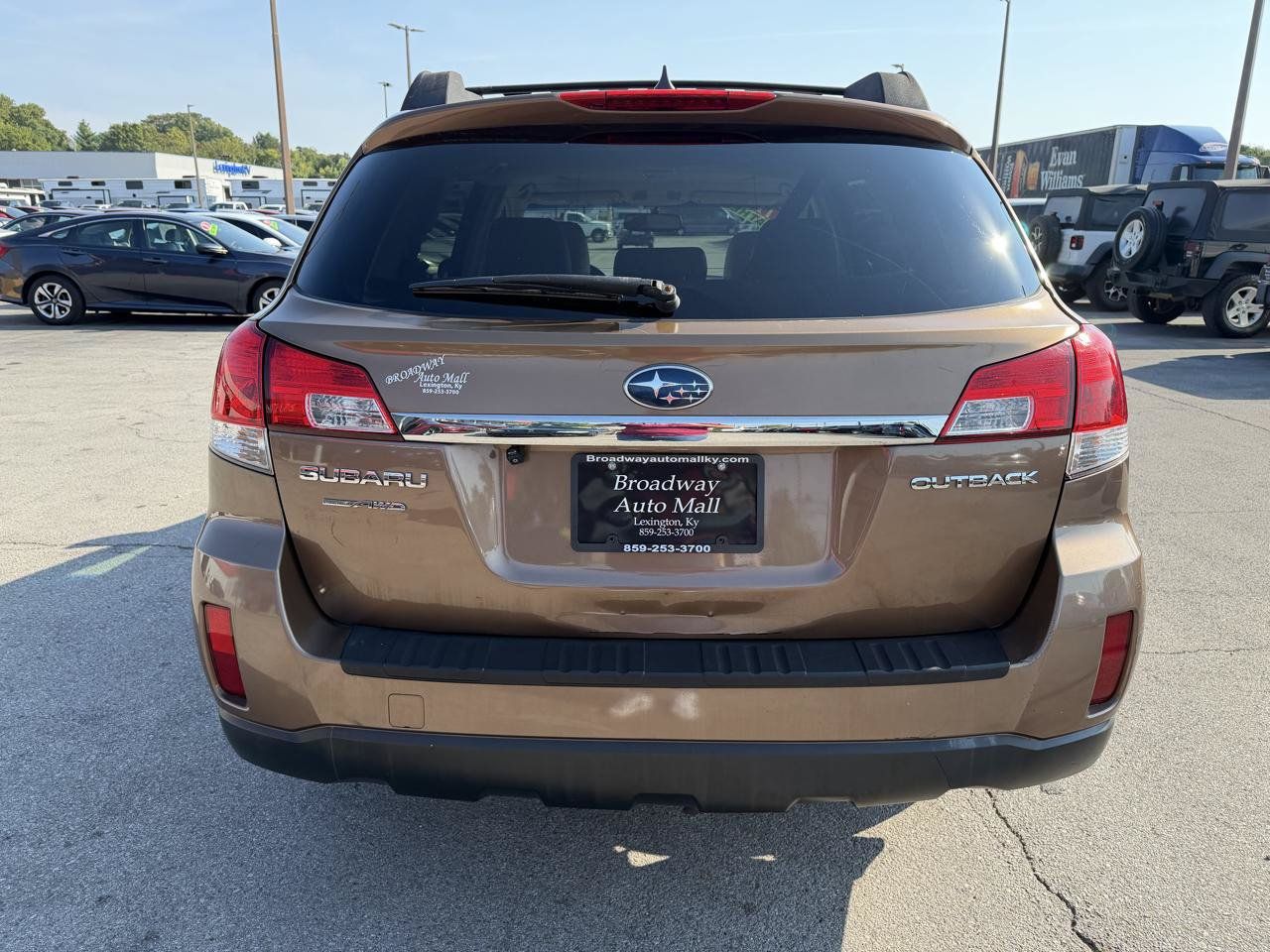 Used 2011 Subaru Outback 2.5i Limited w/ PWR Moonroof Pkg AWD/4WD image 4