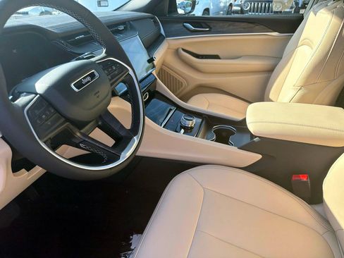 New 2026 Jeep Grand Cherokee Limited AWD/4WD image 7
