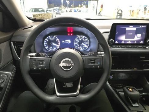 Used 2022 Nissan Rogue SV image 17