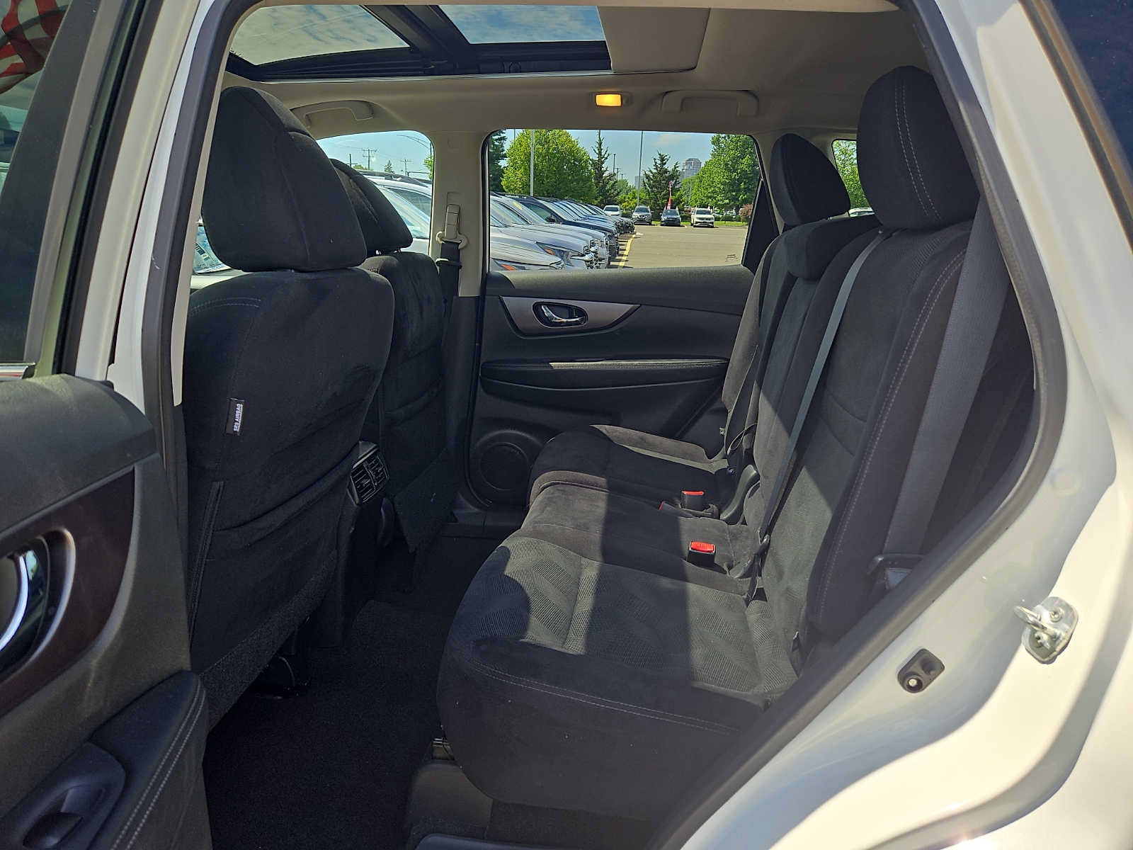 Used 2016 Nissan Rogue SV w/ SV Moonroof Package AWD/4WD image 10