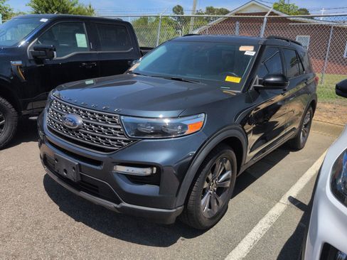 Used 2022 Ford Explorer XLT w/ Equipment Group 202A RWD image 2