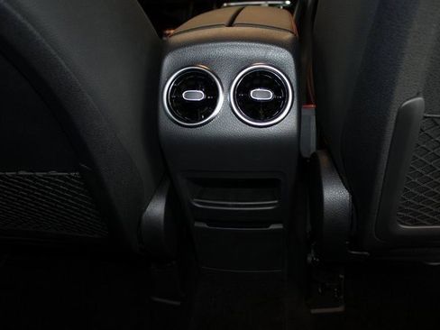 New 2024 Mercedes-Benz GLB 250 4MATIC image 8