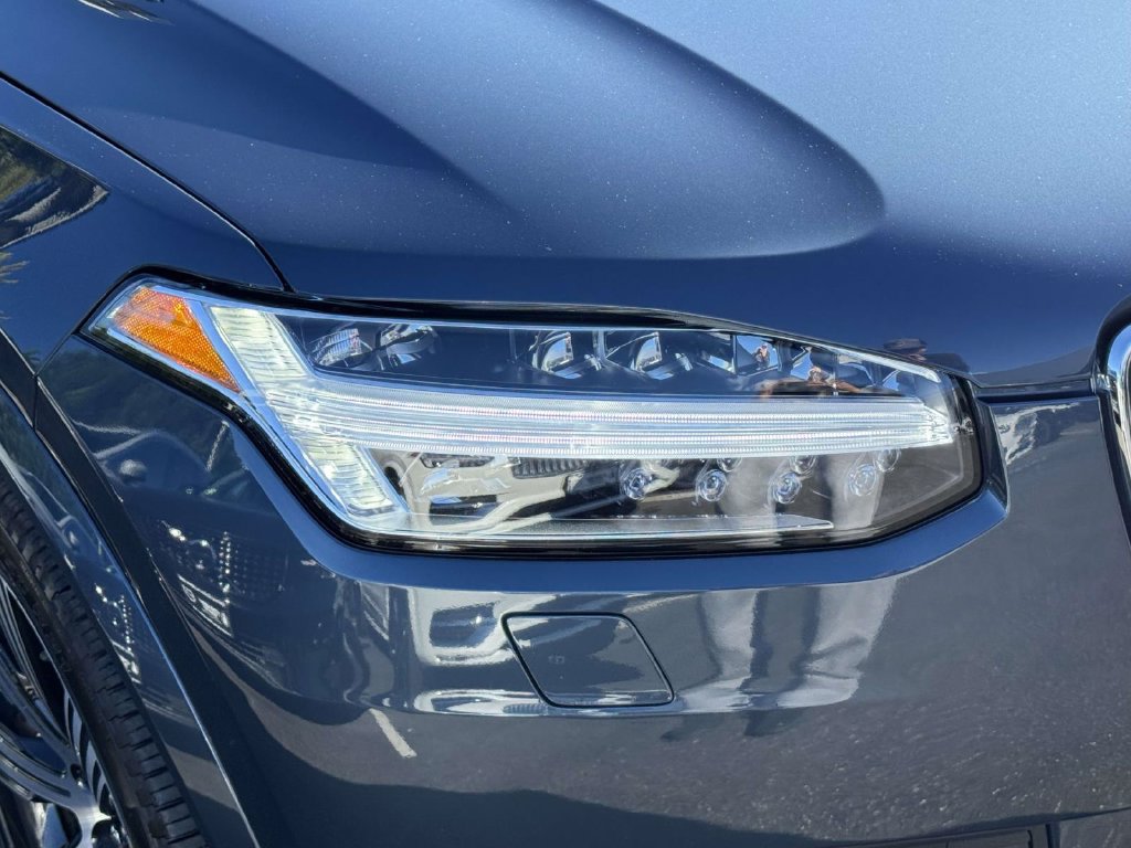 Certified 2025 Volvo XC90 T8 Ultra w/ Protection Package Premier AWD/4WD image 7