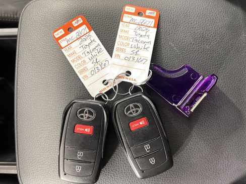 Used 2025 Toyota Tacoma SR image 26