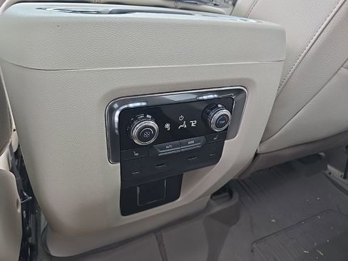 Used 2025 GMC Yukon Denali w/ Denali Reserve Package image 16