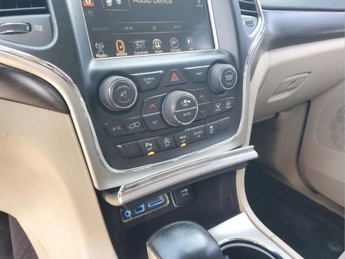 Used 2017 Jeep Grand Cherokee Laredo w/ Quick Order Package 23E image 21