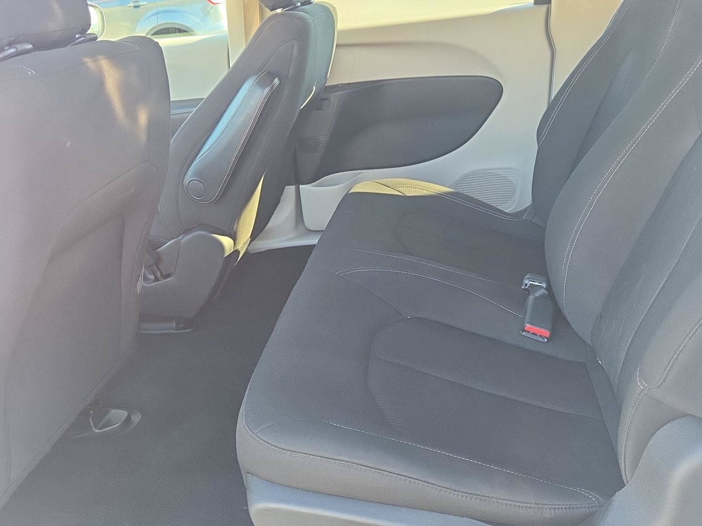 Used 2021 Chrysler Voyager L FWD image 13