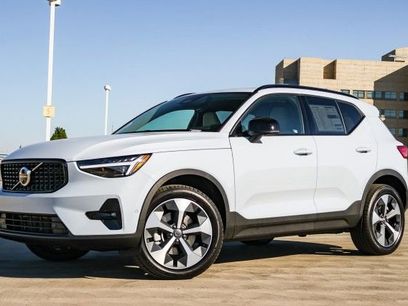 New 2026 Volvo XC40 B5 Plus w/ Protection Package Premier