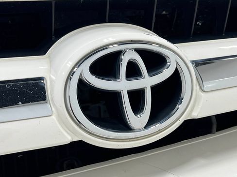 Used 2006 Toyota Sequoia SR5 AWD/4WD image 32