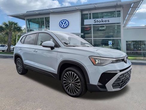 New 2026 Volkswagen Taos SE FWD image 2