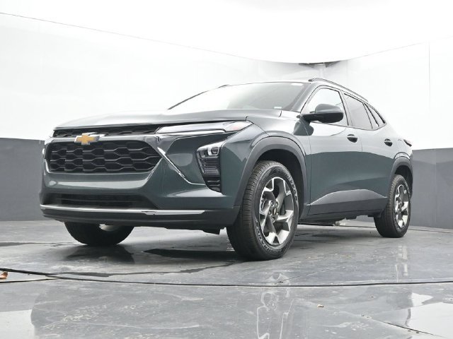 Used 2025 Chevrolet Trax LT FWD image 46