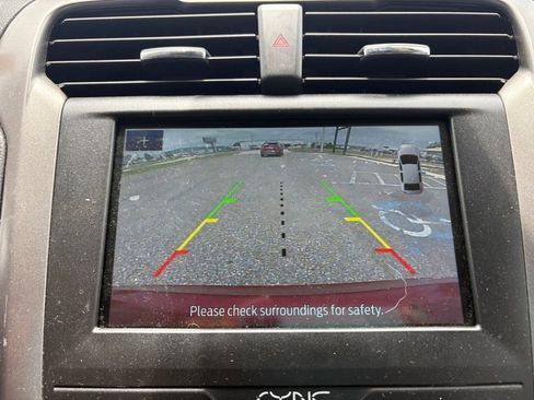 Used 2020 Ford Fusion SE FWD image 21