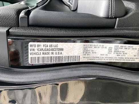 Used 2025 Jeep Grand Cherokee Altitude RWD image 37