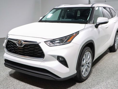 Used 2023 Toyota Highlander Limited image 34