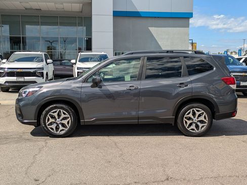 Used 2021 Subaru Forester Premium image 8