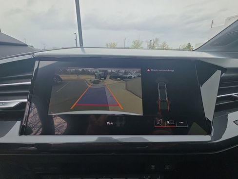 Used 2022 Audi Q4 e-tron Premium Plus w/ Premium Plus image 19