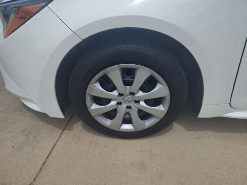 Used 2024 Toyota Corolla LE FWD image 2
