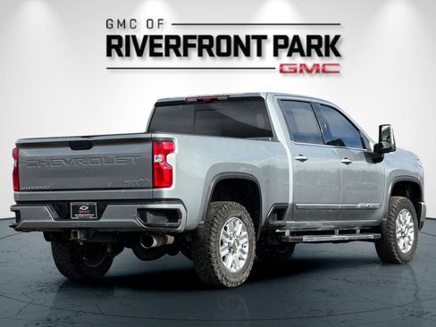 Used 2024 Chevrolet Silverado 3500 High Country w/ High Country Premium Package image 3