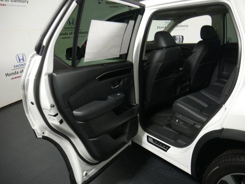 New 2026 Honda Pilot Touring image 10