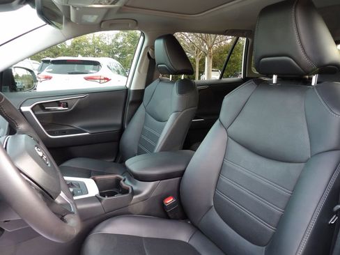 Used 2022 Toyota RAV4 Limited image 12