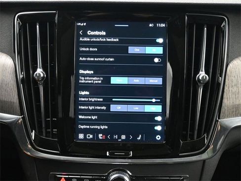 Used 2024 Volvo V90 B6 Cross Country Plus image 18