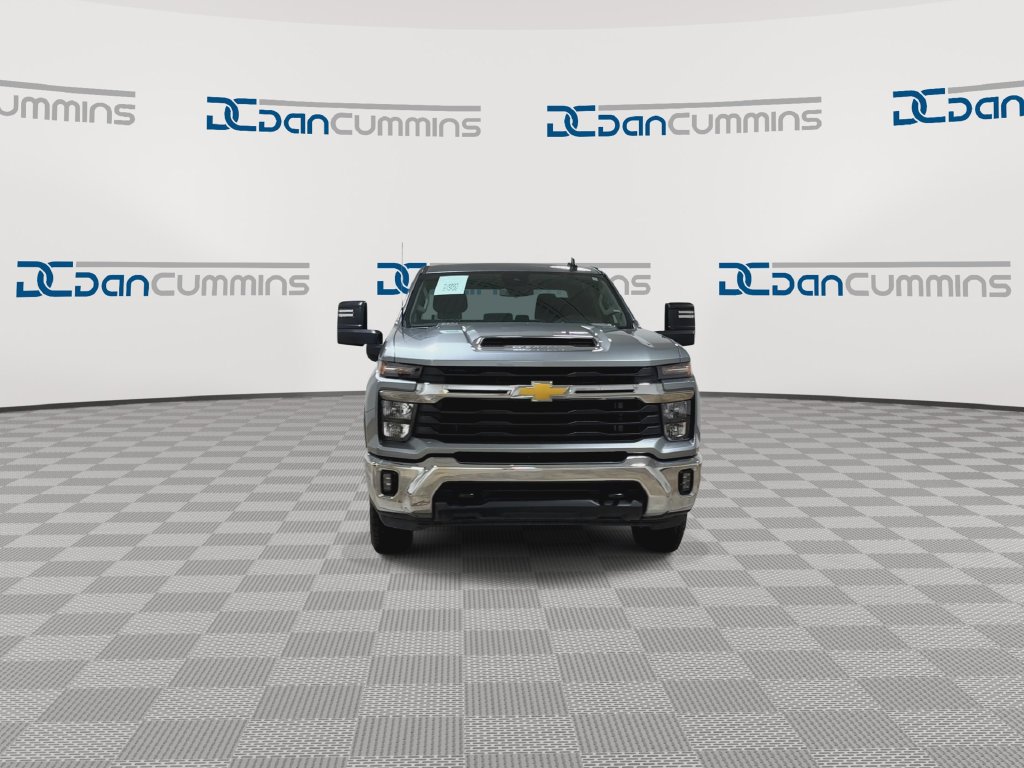 Used 2025 Chevrolet Silverado 2500 LT w/ Convenience Package AWD/4WD image 3
