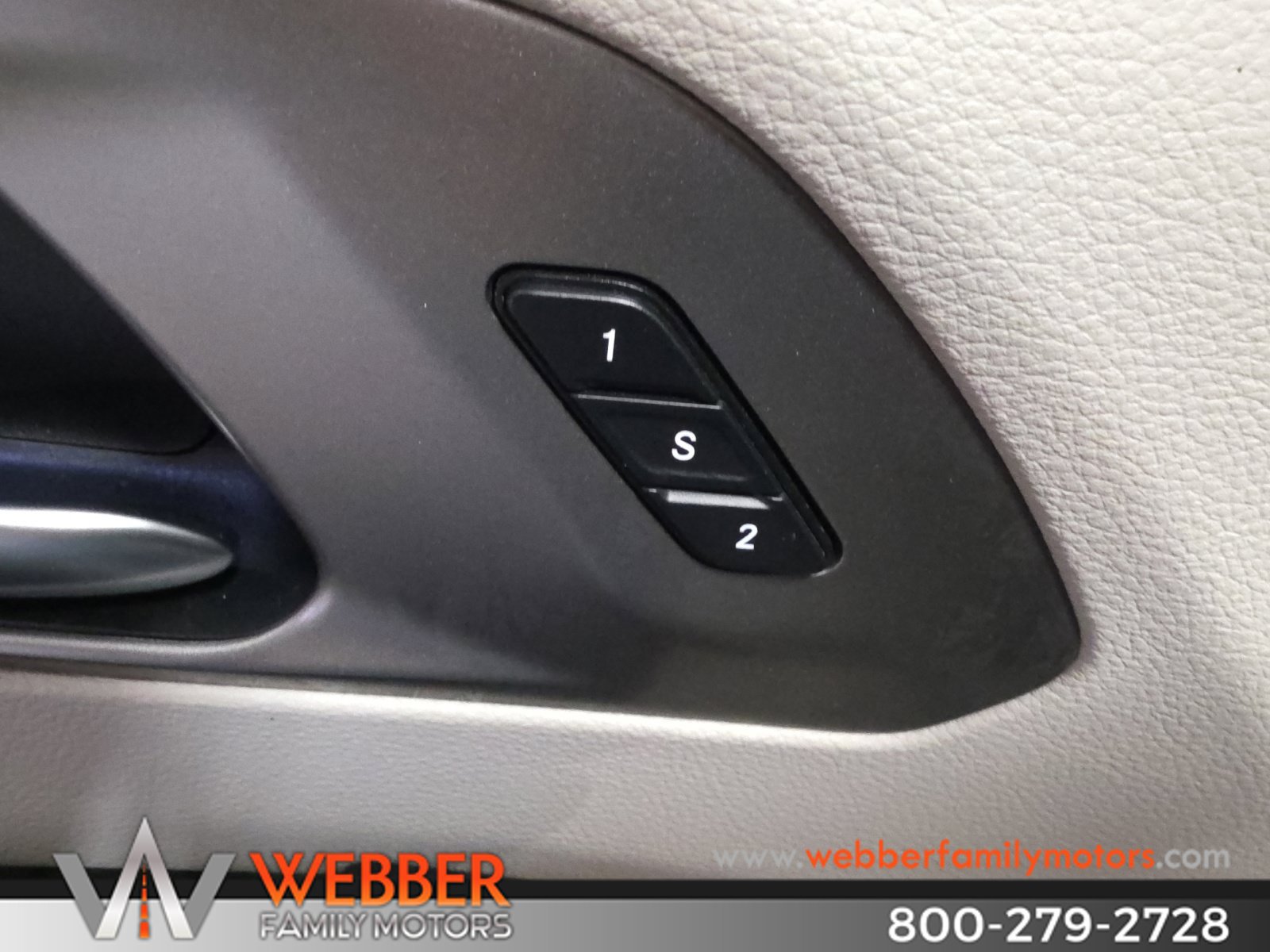 Used 2020 Chrysler Pacifica Touring-L FWD image 17