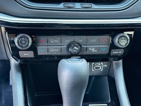 New 2026 Jeep Compass Trailhawk w/ Sun, Sound & Navigation Group AWD/4WD image 17