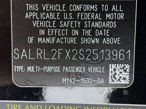 Used 2025 Land Rover Discovery Dynamic SE AWD/4WD image 28