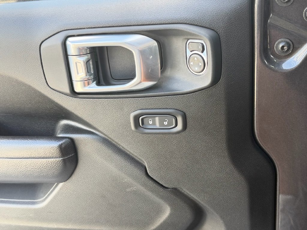 Used 2024 Jeep Wrangler Unlimited AWD/4WD image 24