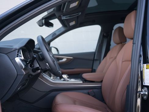 Used 2025 Audi Q7 2.0T Premium w/ Convenience Plus Package image 17