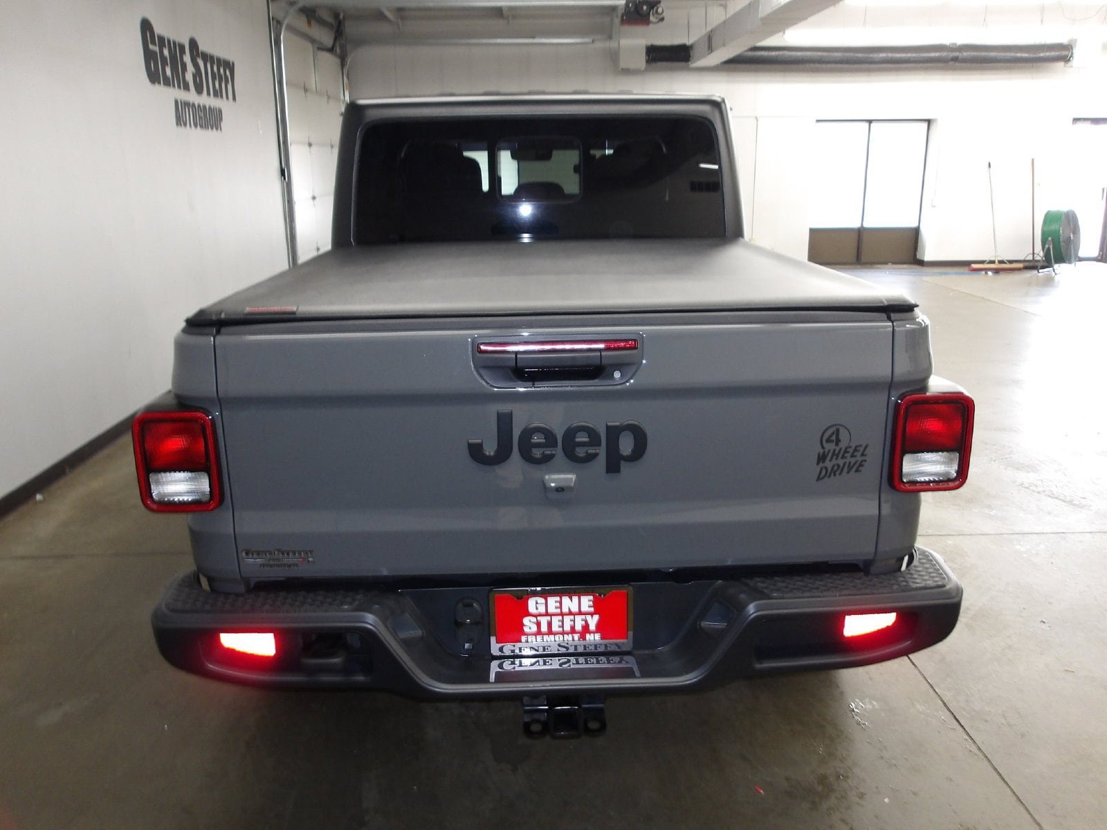 Used 2021 Jeep Gladiator Sport AWD/4WD image 7