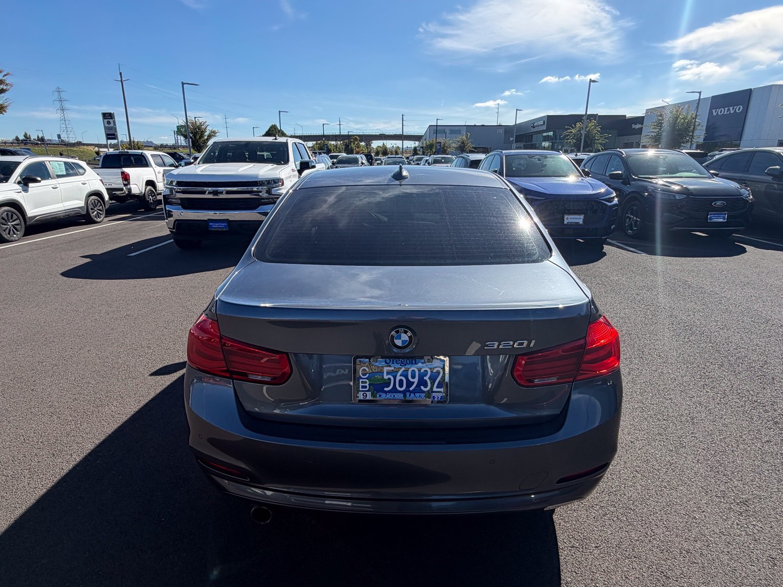 Used 2018 BMW 320i Sedan RWD image 4