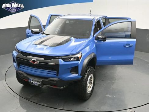 Used 2025 Chevrolet Colorado ZR2 w/ Technology Package AWD/4WD image 26