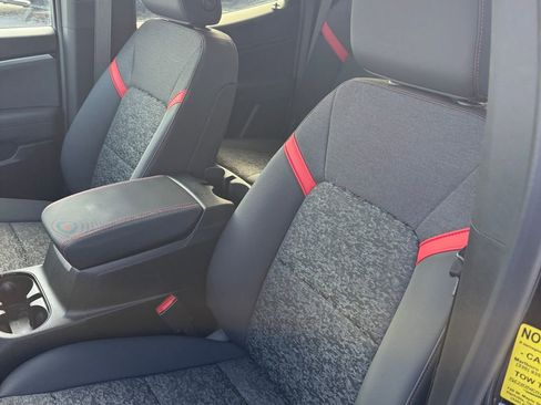 Used 2024 Chevrolet Colorado Z71 w/ Z71 Convenience Package 2 image 32