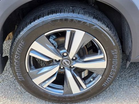 Used 2024 Nissan Rogue SL AWD/4WD image 12