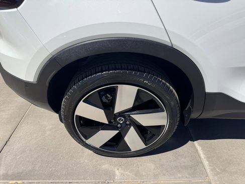 Used 2023 Volvo C40 P8 Recharge Ultimate image 15