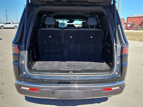 Used 2022 Jeep Wagoneer Series III image 15