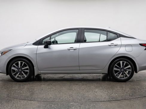 Used 2025 Nissan Versa SV FWD image 5