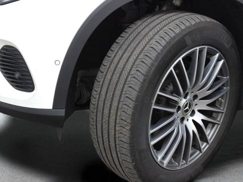 Used 2025 Mercedes-Benz GLC 300 image 42