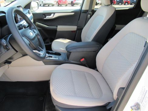 Used 2020 Ford Escape SE image 16