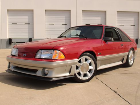 Used 1989 Ford Mustang GT RWD image 3