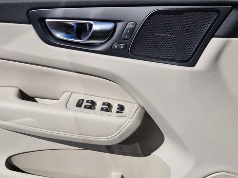 New 2026 Volvo XC60 B5 Ultra w/ Protection Package Premier image 12