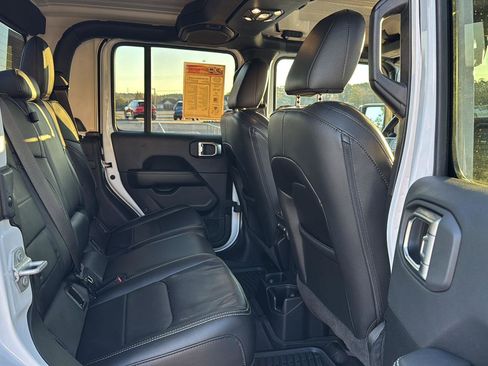 Used 2022 Jeep Gladiator Overland w/ Popular Equipment Package image 11