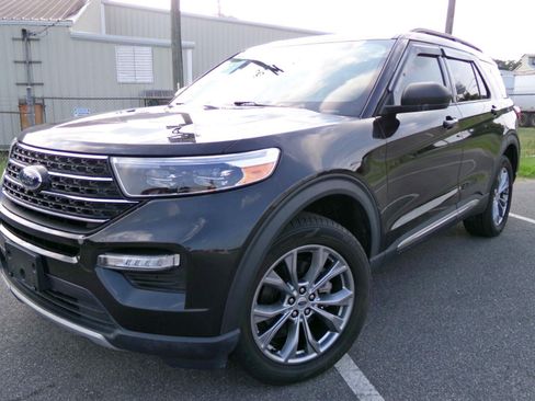 Used 2022 Ford Explorer XLT w/ Equipment Group 202A AWD/4WD image 1