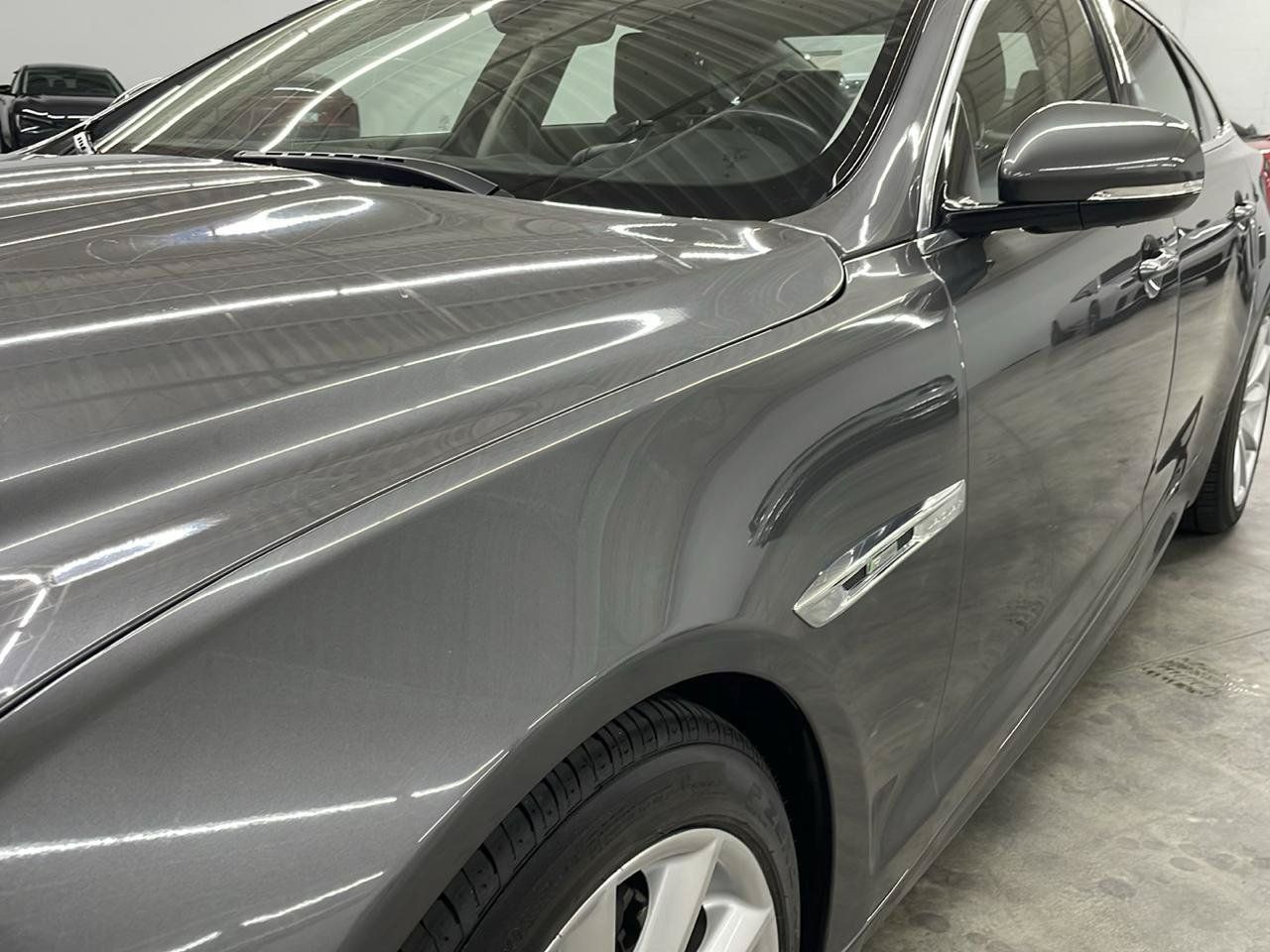 Used 2019 Jaguar XJ R-Sport RWD image 2