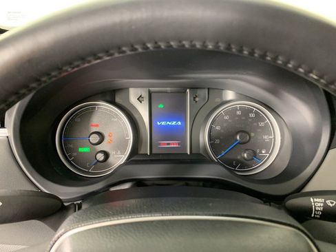 Used 2021 Toyota Venza LE image 6