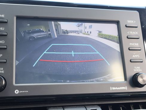 Used 2020 Toyota RAV4 XLE Premium image 4