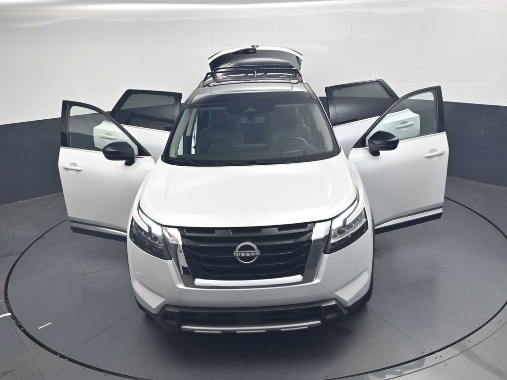 Used 2025 Nissan Pathfinder Platinum FWD image 50